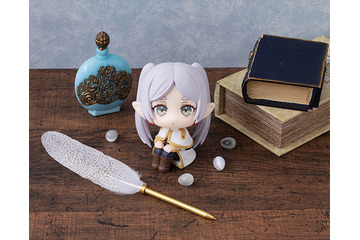 「葬送のフリーレン」おすわり＆見上げポーズがキュート♪ フリーレンがデフォルメフィギュアシリーズ「るかっぷ」に登場 画像