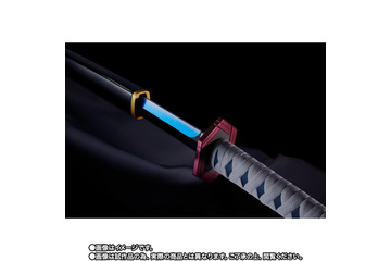 「鬼滅の刃」冨岡義勇の日輪刀が1／1スケールで立体化！ 「笑止千万！」「水の呼吸」などの音声（CV櫻井孝宏）も収録 画像