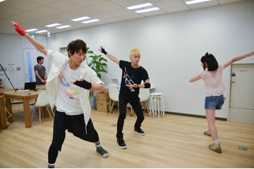 伊勢大貴と大西洋平がレクチャー 、「ニンニンジャー」EDダンスはこう踊ろう！動画で紹介 画像