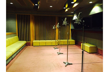 「おそ松さん」2015年秋放送に向け　アフレコ現場では豪華声優陣が熱演中 画像