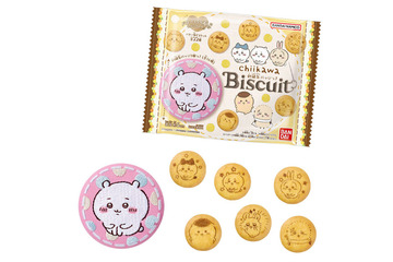 「ちいかわ」刺繍缶バッジが可愛い！ イラスト付きビスケットも美味しそうなお菓子が発売 画像