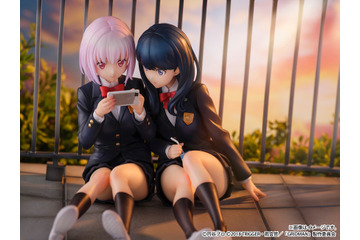 「SSSS.GRIDMAN」新条アカネ＆宝多六花、制服で寄り添う姿がエモい！渋スクフィギュアに登場 画像