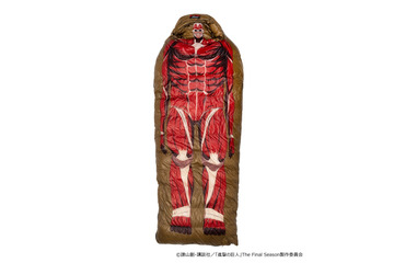 「進撃の巨人」“壁の巨人”寝袋がインパクト大！エレン＆リヴァイのダウンも♪ 「NANGA」コラボアイテムが登場 画像