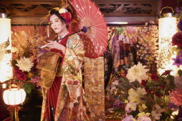 声優・谷山紀章が“花魁”に!?身請けさせて！ “ゴシックスタイル”は爆イケすぎる！ 50歳記念写真集「KRONICLE」先行カット 画像