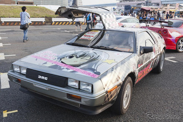 「這いよれ！ニャル子さん」のデロリアンとワゴンR　「痛Gふぇすた」で人気 画像