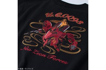 「ガンダム」シャア専用ザクII、「逆襲のシャア」サザビーを大胆グラフィック刺繍で表現！「STRICT-G」新作Tシャツ登場 画像