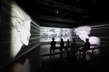 「ポーの一族」「BANANA FISH」「BASARA」…「ベツコミ」創刊55周年記念展が開催中！巨大スクリーン＆原画ほか展示の一部お披露目 画像