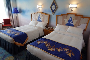 ディズニーホテルに新客室誕生！「ミッキーマウスルーム（魔法使いの弟子）」へ潜入♪ 没入感高くて夢でもミッキーに会えそう!? 【レポート】 画像