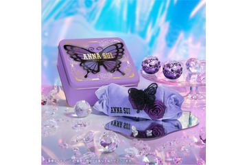 「ANNA SUI」キラキラときめきMAXのバスボールが！アナ・スイ女史監修のティーローズの香り＆限定ヘアバンド付きセットも 画像