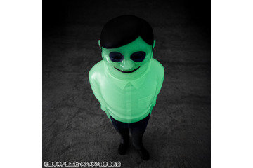 「ダンダダン」セルポ星人が不敵な笑みで…“バナナをください”!? 暗闇で光るフィギュアで登場 画像