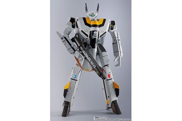 「超時空要塞マクロス」ロイ・フォッカーのバルキリーが再び！“マニュアル大事にしてる奴は..早死にするぞ！” TV版を再現できる追加パーツも 画像