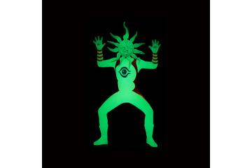 なんだこれは！「タローマン」光る“蓄光仕様”のフィギュアマスコットが再登場♪ カプセルトイ発売 画像