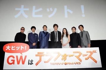 「テラフォーマーズ」初日舞台挨拶、伊藤英明、武井咲、山下智久、小栗旬らが集結 画像