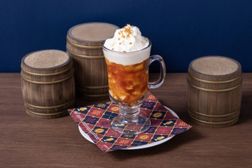 バタービール風味のプリンやアイスが美味しそう♪ 「ハリー・ポッター」バタービール・シーズン到来！「ハリポタカフェ」に新メニュー＆復刻メニューが期間限定で登場！ 画像