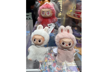 「ラブブ」絵本の妖精から世界的トップIPへ― 中国発の“不気味かわいい”キャラクターの躍進を振り返る 画像