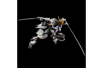 「ガンダム 鉄血のオルフェンズ」10周年記念短編に登場したバルバトスアダプトの抽選販売がスタート！ ガンダム・フレームが一部アップデートされ、可動域がさらに拡大 画像