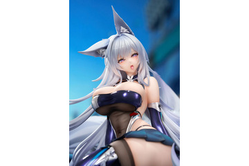 妖艶な表情に魅惑的なボディ♪ 「アズレン」信濃が“寝待の銀輿”衣装で立体化！ 魅惑の脚線美と尻尾のボリューム感で満足度バツグン 画像