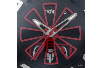 「仮面ライダー」1号の変身ベルト“タイフーン”を文字盤で再現！スイスブランド「Tendence」コラボ腕時計が登場 画像
