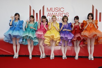 FRUITS ZIPPER　KAWAII炸裂！ レッドカーペット＆授賞フォト満載！ 「MUSIC AWARDS JAPAN 2026」で喜びのコメントも 画像