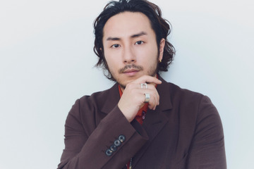 鈴木崚汰 “強いと思う人”は「母」　女性たちの策略が渦巻くTVアニメ「天幕のジャードゥーガル」インタビュー（９） 画像