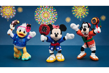 ミッキーたちと夏祭りを楽しもう♪ 「ディズニーストア」7月24日より夏祭りがスタート！ くじ&特別装飾、ぬいぐるみキーチェーンも登場 画像