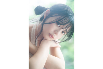 水着姿が美しい…♪ 「仮面ライダーリバイス」アギレラ／夏木花役で一躍ブレーク！ 俳優・椛島光の2nd写真集が予約開始 画像