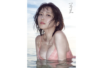 Iカップ声優・もものすけ、濡れ髪×艶やかな表情に釘付け…♪ 1st写真集「一等星」大胆表紙を公開　10月20日発売 画像