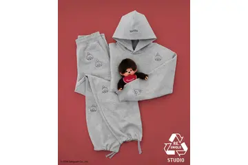 「モンチッチ」かわいすぎる刺繍をカスタマイズ♪ ユニクロのリメイクサービスとコラボした刺繍サービスが新登場 画像