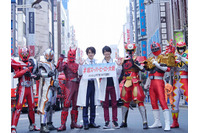 「超スーパーヒーロー大戦」ヒーローが新宿通りに集結 四谷消防署とのコラボイベント 画像
