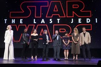 「スター・ウォーズ／最後のジェダイ」ファンイベントで特別映像公開 レイの相棒ポーグの姿も 画像