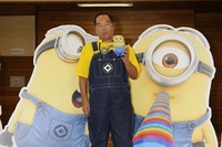 ガッツ石松さんがリアルミニオン実演　「怪盗グルーのミニオン危機一発」で動画公開 画像