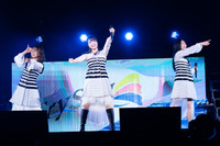 麻倉もも＆雨宮天＆夏川椎菜がトロッコでファンの近くまで会いに行くyacht！「TrySail」ワンマンライブ公式レポート 画像