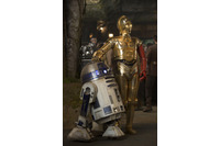 R2-D2とC-3POが「スター・ウォーズ/フォースの覚醒」に登場!　場面カット公開 画像