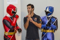 「ニンニンジャー」とオーストリアの人気ドライバーが対面　F1日本GP開催で実現　 画像