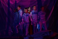 原作・荒木飛呂彦：舞台「死刑執行中脱獄進行中」　極めてアナログに、シュールに不気味に展開 画像