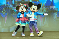 ミッキー＆ミニー、新衣装をお披露目♪ カリフォルニア ディズニーランド・リゾート開園70周年のプレス発表会に登場 画像