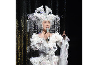 小林幸子が「千本桜」熱唱　紅白TV画面がニコ動“弾幕コメント仕様” 画像