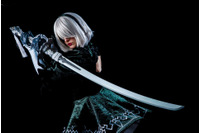 「NieR:Automata」2Bが使う「白の契約」を1/1スケールでスマート・トイ化！ キャラクターボイスも搭載 画像