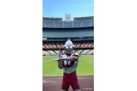 ウルトラマン＆バルタン星人がドジャースタジアムで乱闘!? 「MLB」ドジャースの始球式に登場 画像