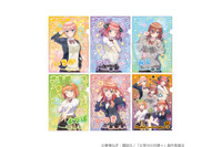 「五等分の花嫁」三玖がにゃんにゃんポーズ♪ 制服姿でプリ撮影を楽しむ五つ子がメロい！新作グッズ登場 画像