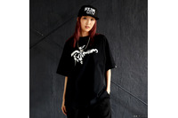 「ガンダム」シャアザクの“あのキック”がTシャツに！ ストリートテイストのTシャツ＆コーチジャケット登場【STRICT-G】 画像