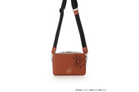 「NARUTO」コラボだってばよ！ 八卦封印やサスケの呪印がデザイン＆“イチャイチャタクティクス”ポーチ付きも♪ SAMANTHAVEGA 画像