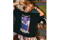 「チェンソーマン」レゼ “デンジ君みたいな面白い人はじめて”Tシャツや、“VSボム”トートも！クールなアパレル・グッズ登場 画像