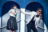 アニソン界でも“デュエットの帝王”！鈴木雅之「かぐや様」全主題歌　ヒロインとのライブ映像＆MVを12/30に一挙公開！歌う姿はやっぱりセクシーです 画像