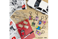 「頭文字D」名場面が描かれたクリアファイルやキーホルダーが熱い！ “藤原とうふ店”と書かれたタオルやペンも登場 画像