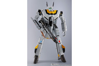 「超時空要塞マクロス」ロイ・フォッカーのバルキリーが再び！“マニュアル大事にしてる奴は..早死にするぞ！” TV版を再現できる追加パーツも 画像