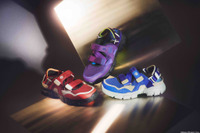 「エヴァ」零号機、初号機、弐号機をイメージ！スニーカーの安定感&サンダルのフラットさが融合した2WAY仕様コラボシューズ登場 画像