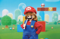 「リカちゃん」がスーパーマリオとスーパーマリオピーチ姫になっちゃった!? 任天堂のゲームの世界とコラボ☆ 画像