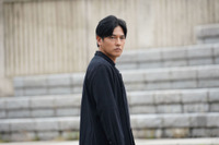 映画「アギト」氷川誠（要潤）に、ツートーンへアスタイルの速見（はんにゃ・金田）ら超能力者たちも！ 新場面写真が到着 画像