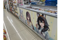 「ホロライブ」白上フブキ、AZKi、大神ミオ、常闇トワ、フワモコで店内がいっぱい♪「ローソン」コラボ装飾が実施中 画像